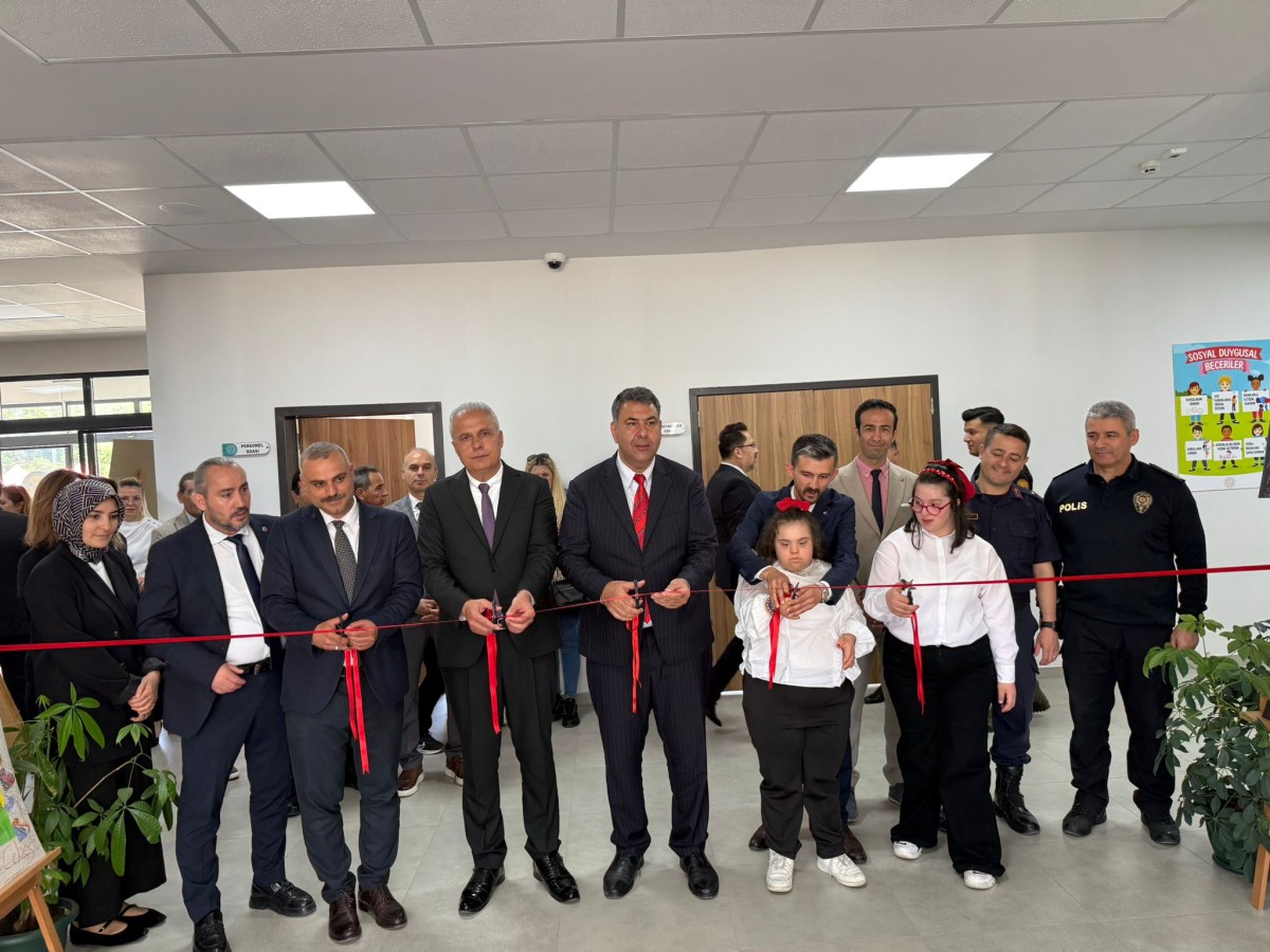 ENGELLER SEVGİYLE AŞILIYOR: ÖZEL ÖĞRENCİLERDEN ANLAMLI PROGRAM