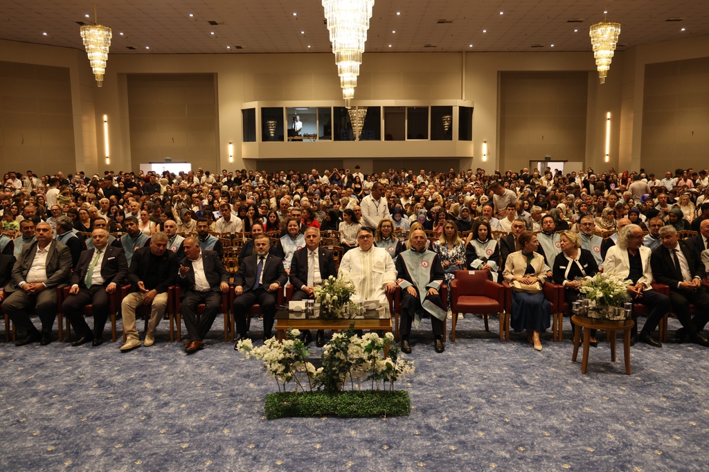 Öğrencilikten Öğretmenliğe Uzanan Yolculuk Mezuniyet Töreni ile Taçlandı