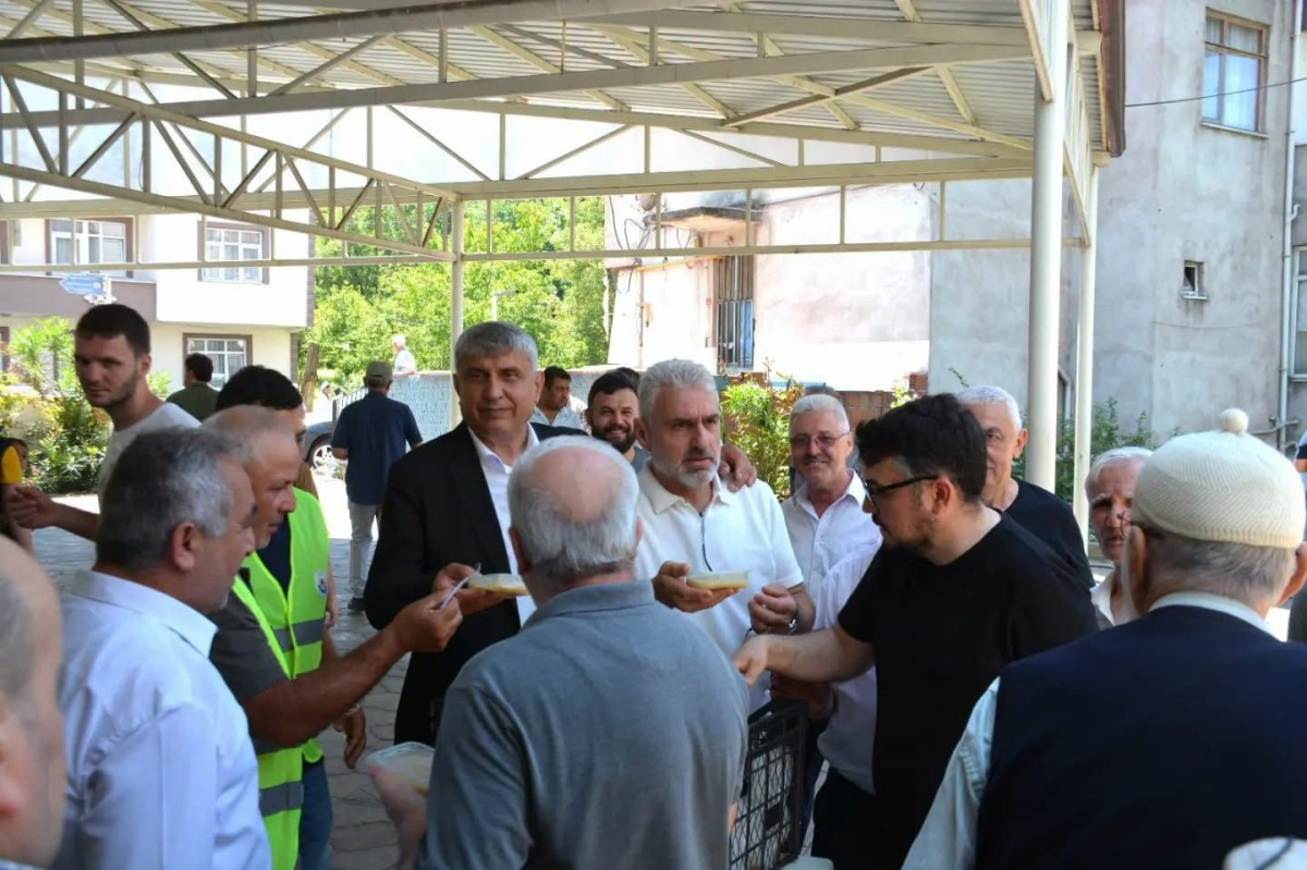 GÜLÜÇ BELEDİYESİ'NDEN VATANDAŞLARA AŞURE İKRAMI