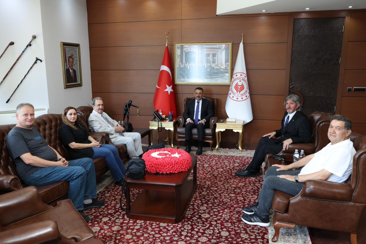 Vali Hacıbektaşoğlu, Gazetecileri makamında ağırladı