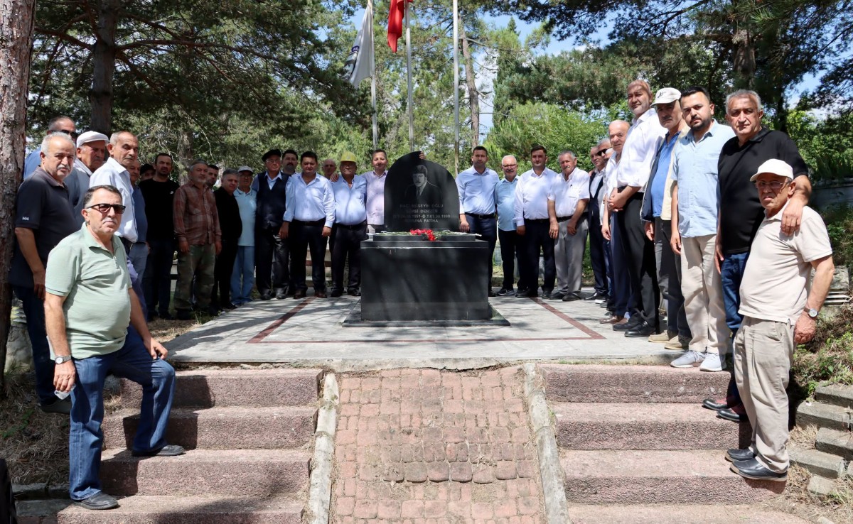 İŞÇİ LİDERİ ŞEMSİ DENİZER, KABRİ BAŞINDA ANILDI