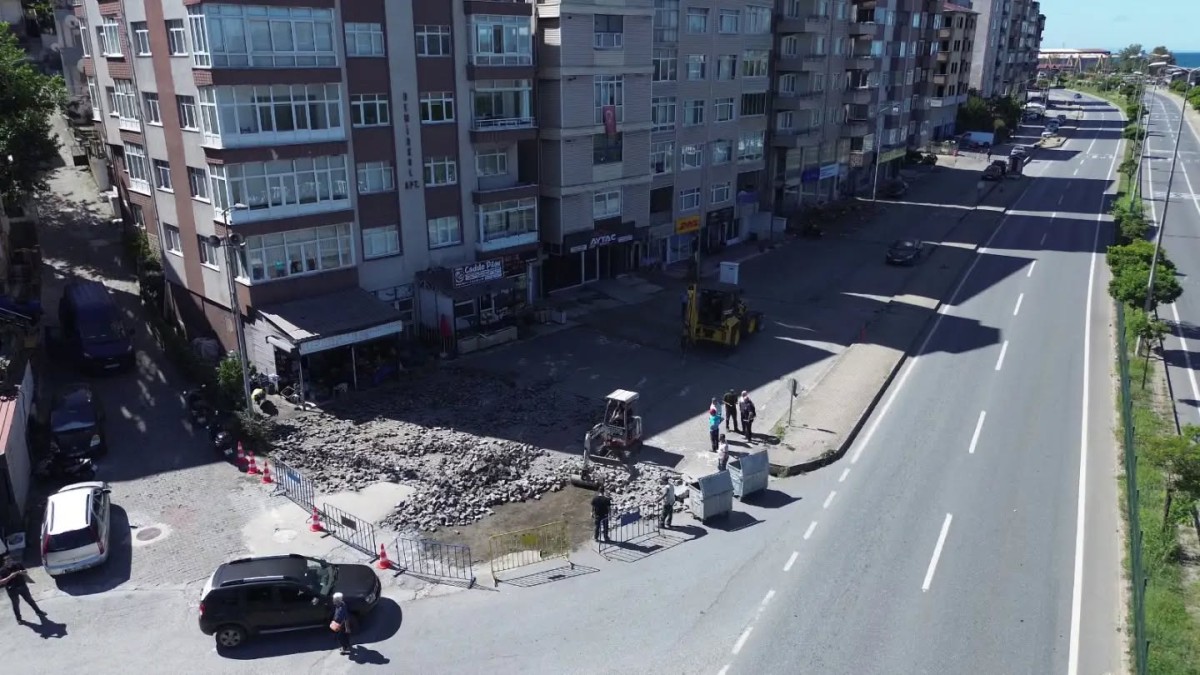 GÜLÜÇ SAHİL BULVARI’NDA YENİLEME ÇALIŞMALARI SÜRÜYOR
