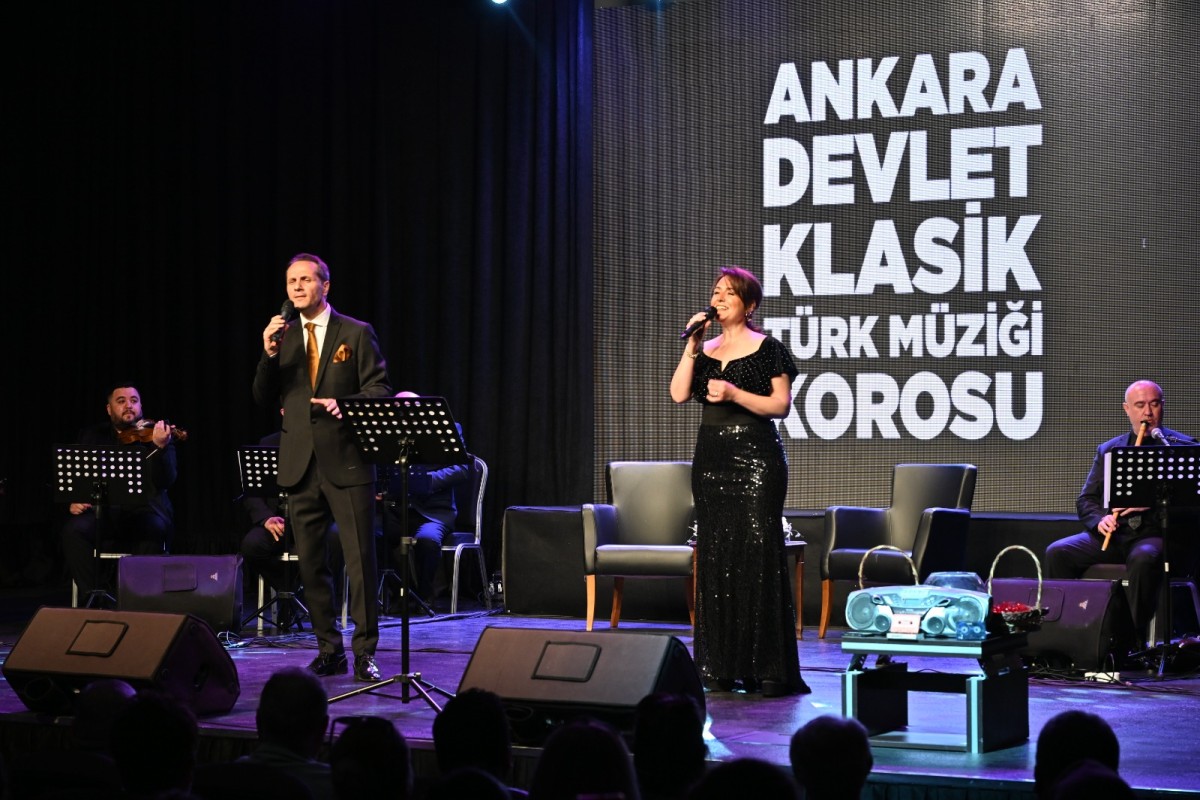 “90’LIK KARIŞIK KASET” KONSERİ KDZ.EREĞLİ’DE NOSTALJİ RÜZGARI ESTİRDİ