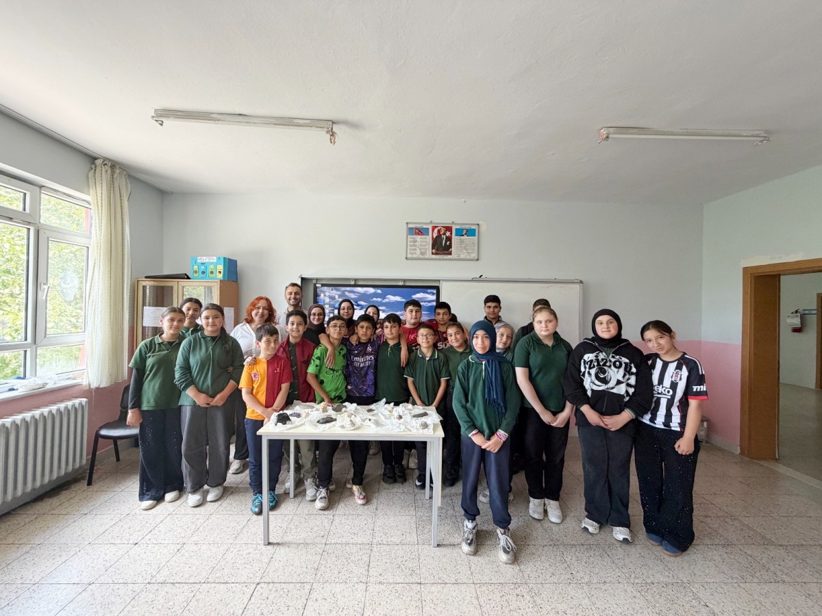 KDZ.EREĞLİ BELEDİYESİ OYUNCAK MÜZESİ AYDIN KÖYÜNDE ÇOCUKLARLA BULUŞTU