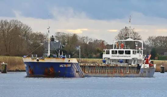 M/V VICTRESS ERDEMİR LİMANI’NDA YÜKÜNÜ BOŞALTTI
