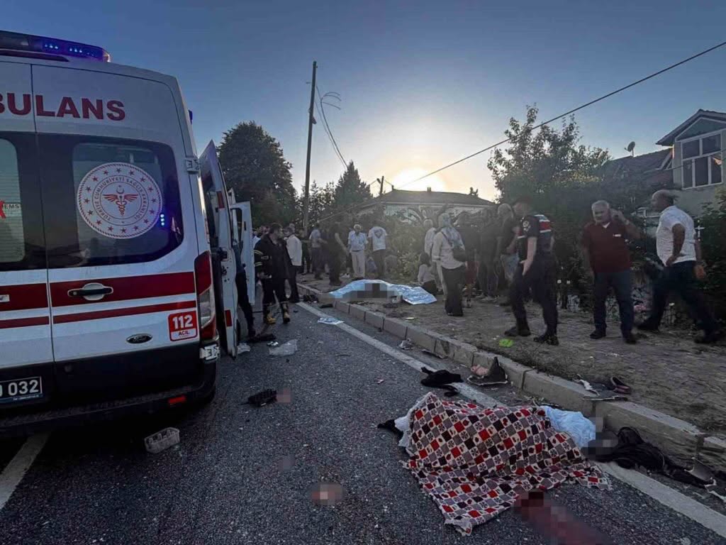 Akçakoca-Alaplı Yolunda Feci Kaza: 4 Can Kaybı, 8 Yaralı