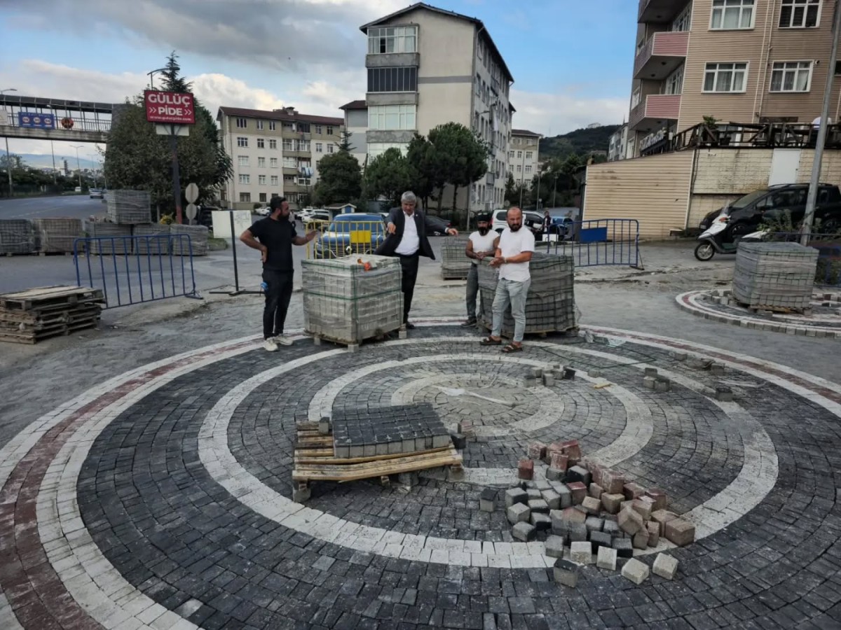 GÜLÜÇ SAHİL BULVARI’NDA YENİLEME ÇALIŞMALARI SÜRÜYOR